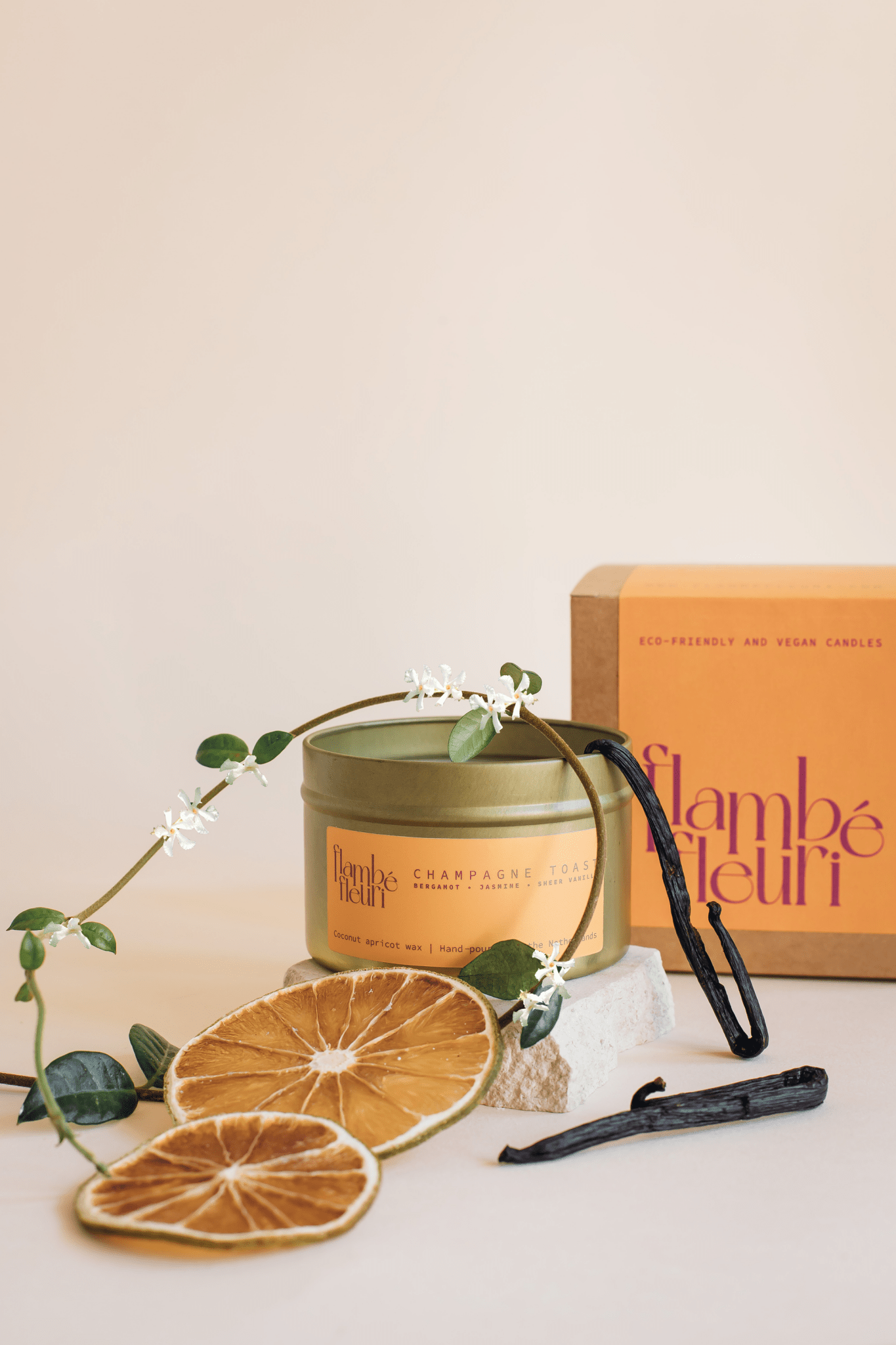Vegan non toxic Candle with decorative elements on a light background. Wooden Wick, Jasmin, Vanilla, Bergamo, Gold Tin, Flambé Fleuri